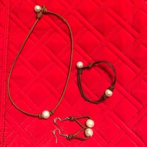 Leather and pearl jewelry set